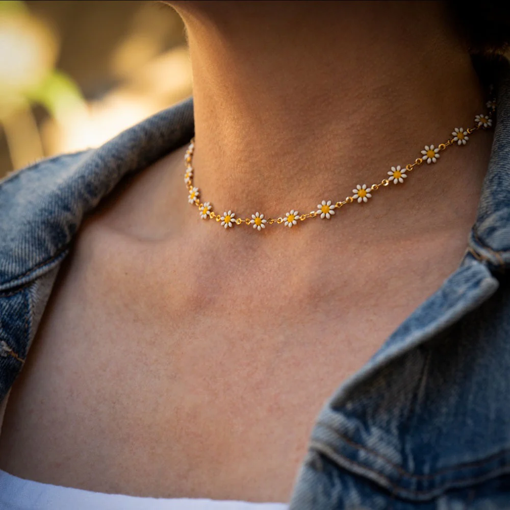 Daisy Chain Choker Necklace - Image 2