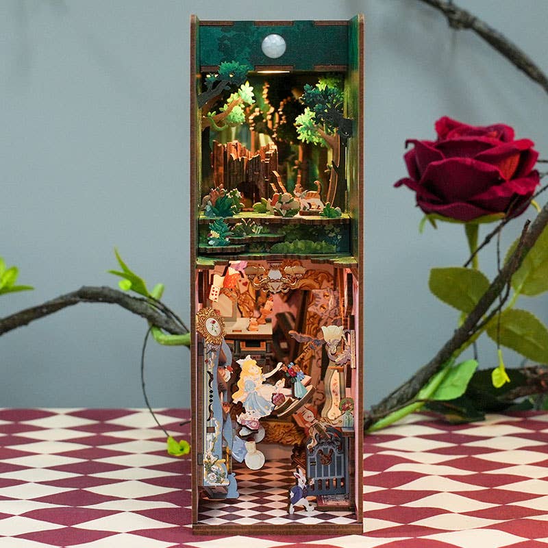Miniature House Book Nook Kit: Alice's Adventures - Image 2