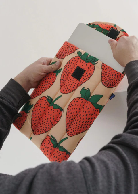 Puffy Laptop Sleeve 13/14" - Strawberry - Image 2