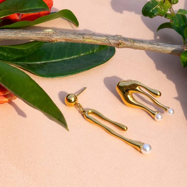 Valley Pearl Stud Earrings
